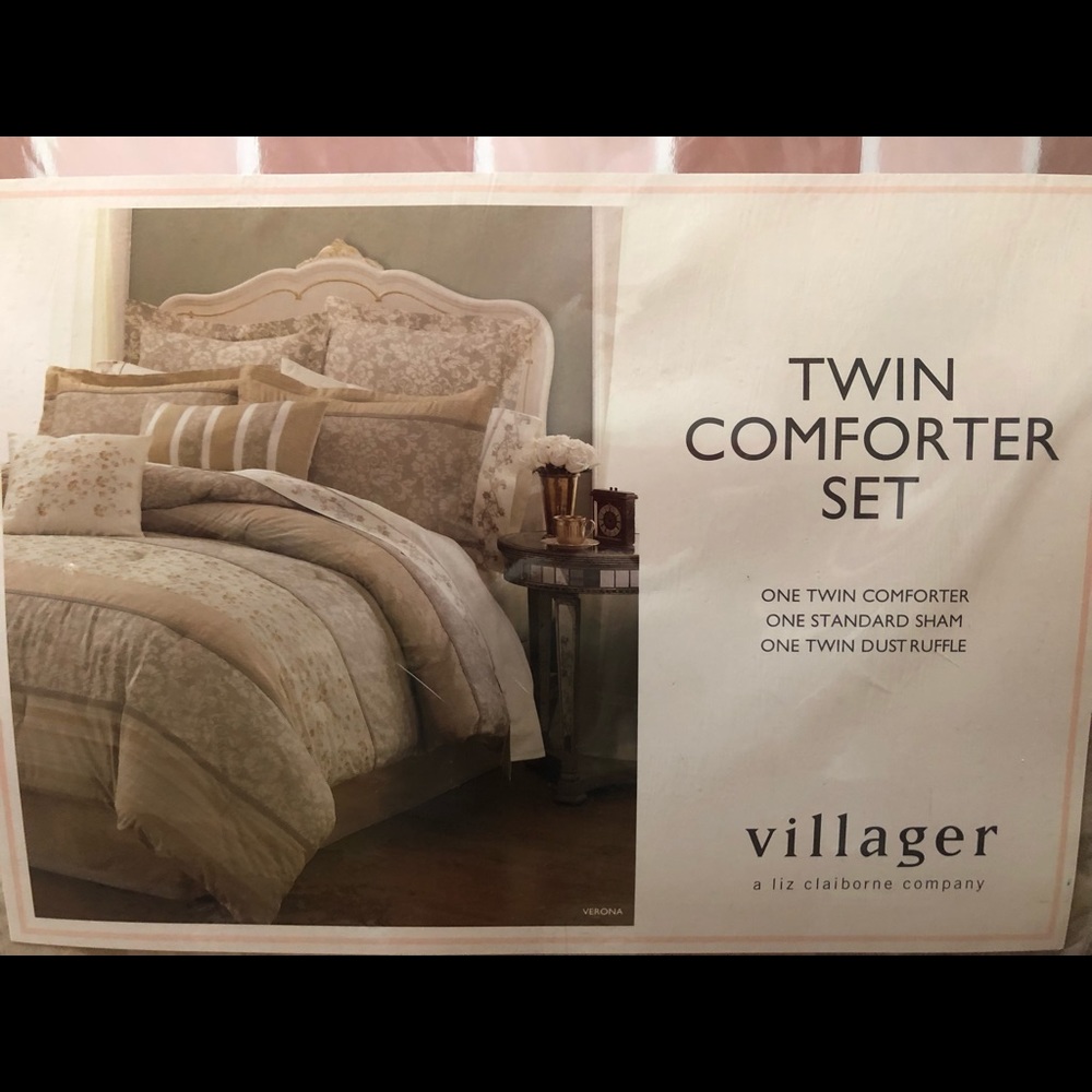 Villager a Liz Claiborne twin Comforter set